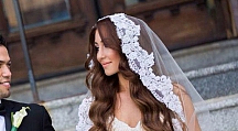 Fryzury ślubne z welonem - rozpuszczone włosy do ślubu