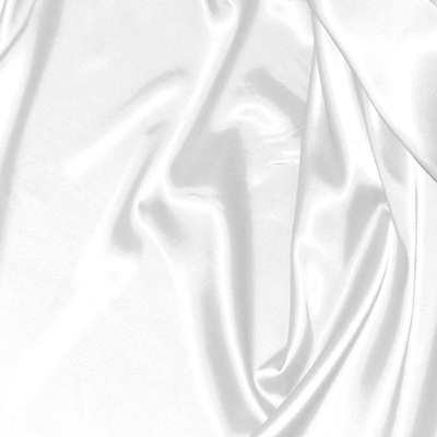 biały satynowy skrawek materiału na suknię ślubną