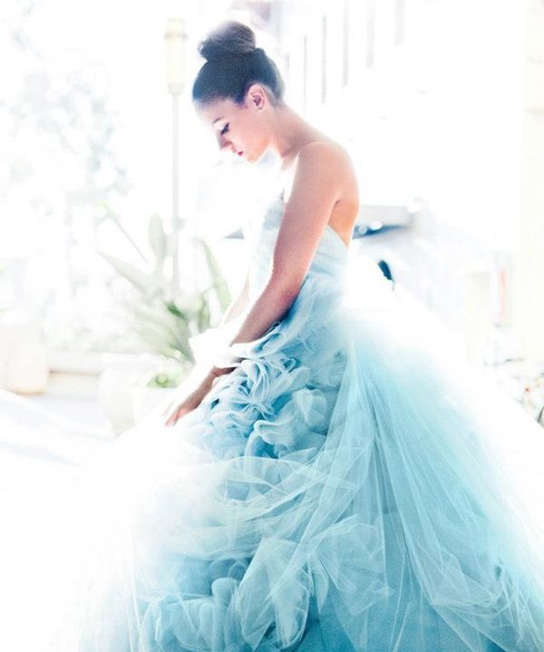 błękitna suknia ślubna