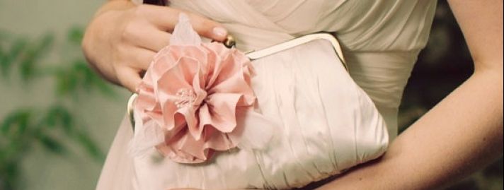Jak dobrać torebkę do sukni ślubnej? 4 zasady, które pomogą Pannie Młodej :)